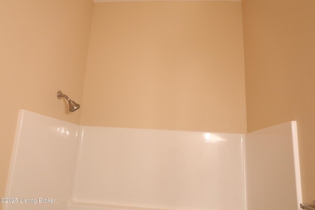 Building Photo - 114 Peonia Rd