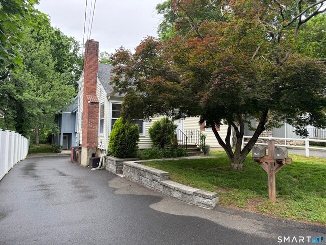Building Photo - 17 Oenoke Pl