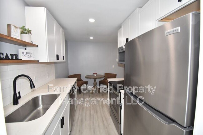 Building Photo - 113 Susan Dr