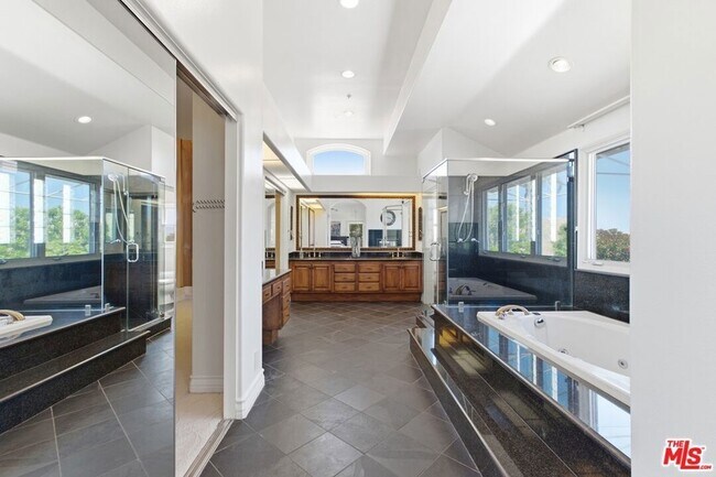 Building Photo - 6003 County Oak Rd