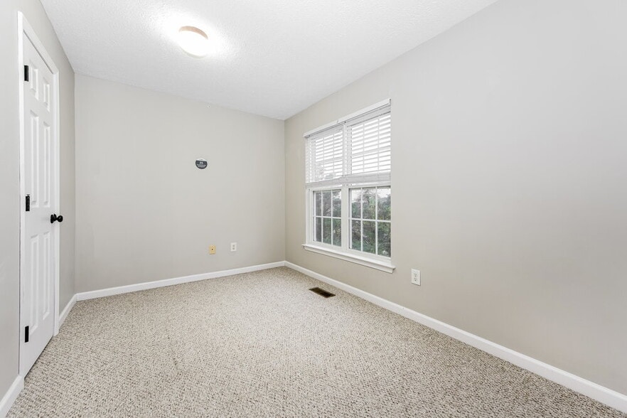 Building Photo - 3208 Nicole Dr