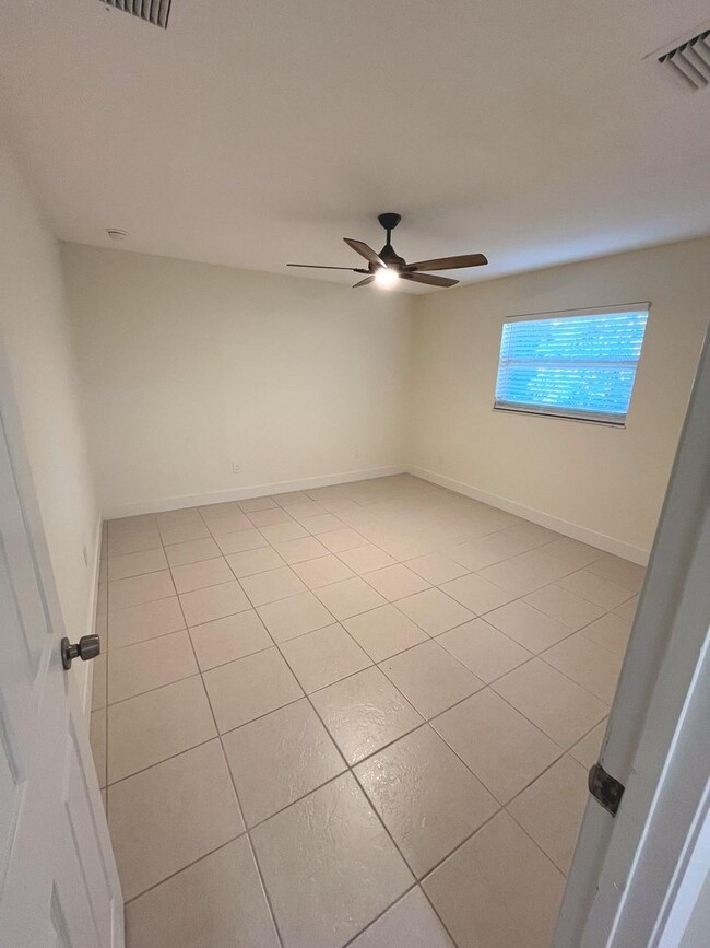 Building Photo - Updated 3 bedroom 2 Bathroom home in Beau ...