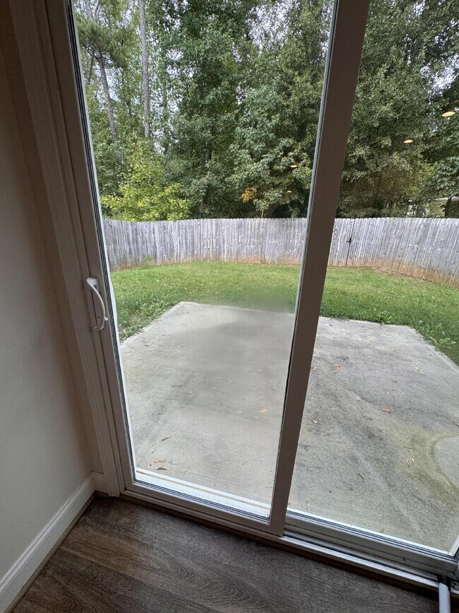 Building Photo - Sign a 12-month lease now and receive the ...