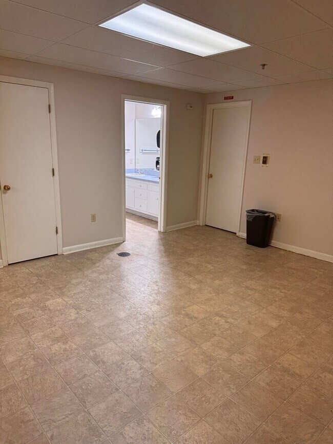 Building Photo - 5 Bedroom || 3 Bathroom Home with All Util...