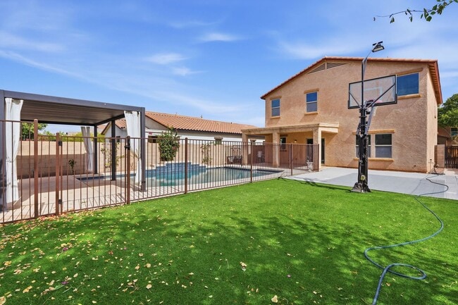 Building Photo - Spacious 4 Bedroom 2 Bath In Peoria with Pool and Sports Court