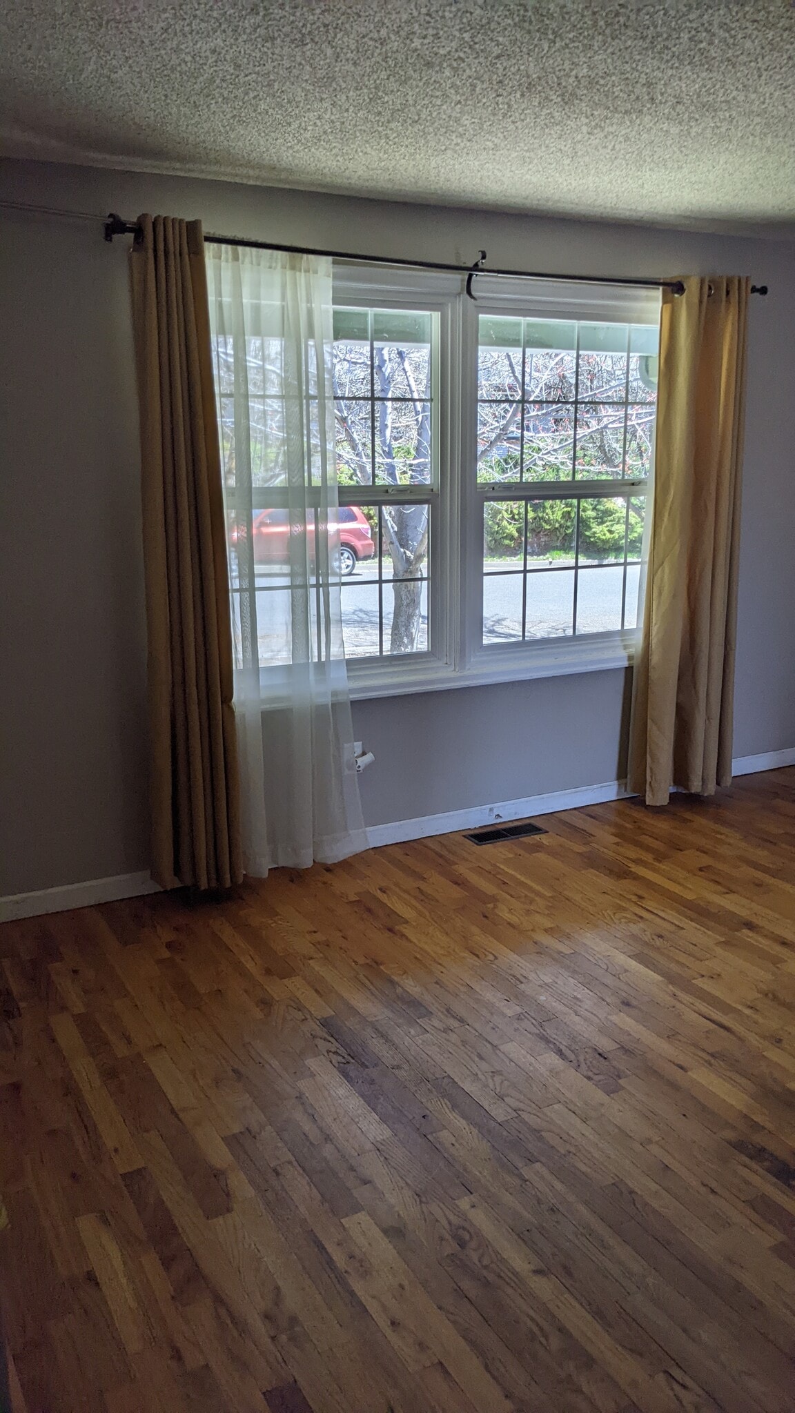 Building Photo - 1812 Tiffany St