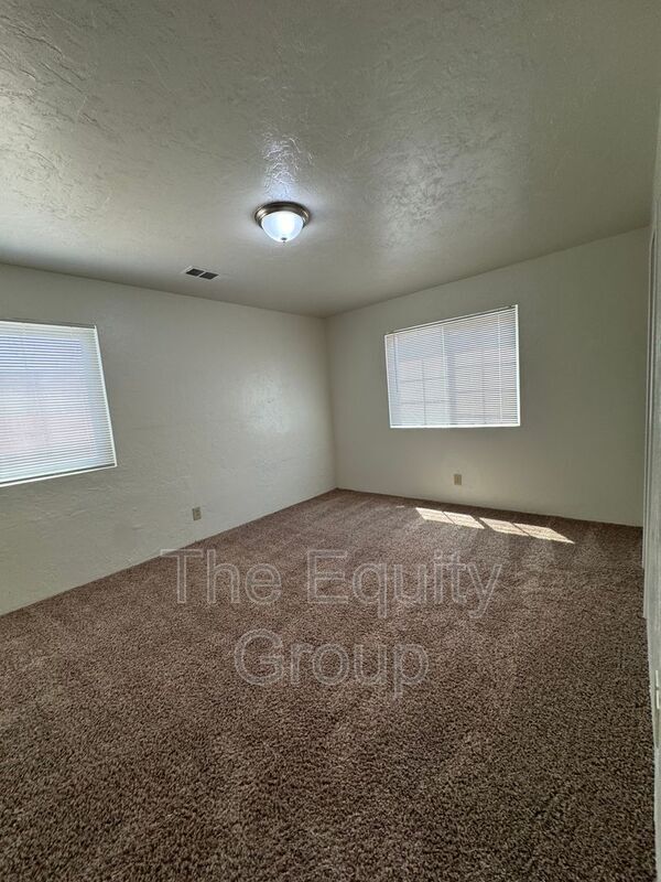 Building Photo - 850 E Merritt Ave