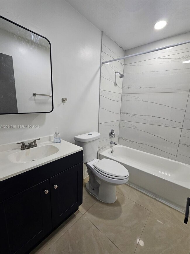 Building Photo - 700 NE 46th Ct