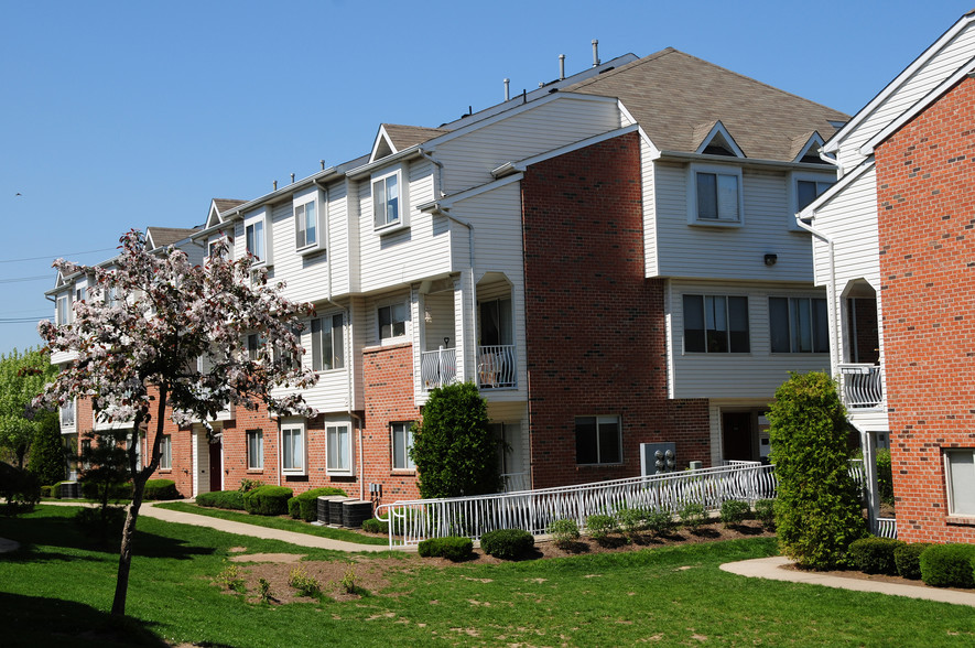 Building Photo - Harbortown Terrace