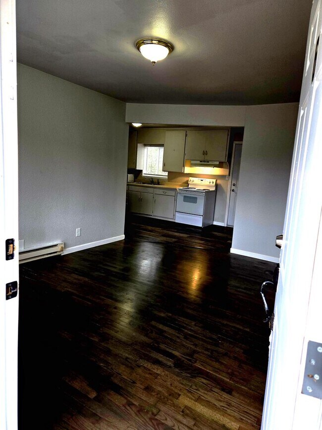 Building Photo - 8420 S Tacoma Way