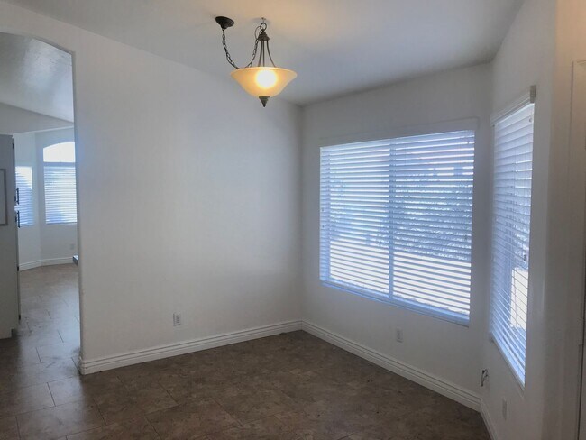 Building Photo - 2036 E Windsong Dr
