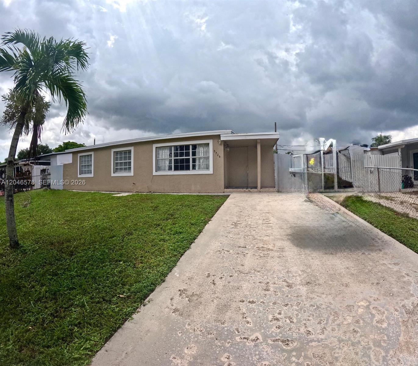 Building Photo - 5720 SW 38th St