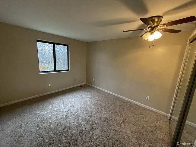 Building Photo - 8484 Pepper Ridge Dr