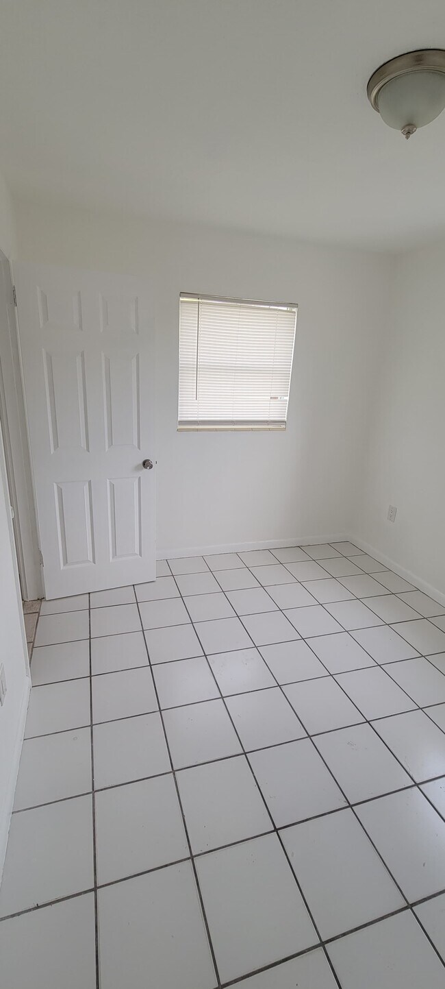 Building Photo - 102 Alabama Rd S