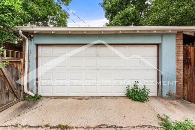 Building Photo - 3256 Meade St