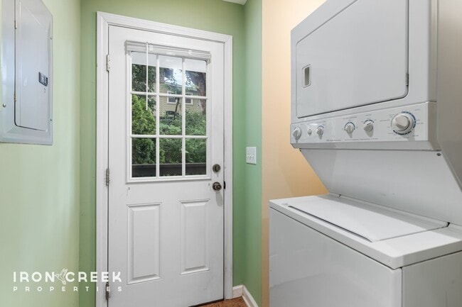 Building Photo - Charming Three-Bedroom Home with Solar Pow...