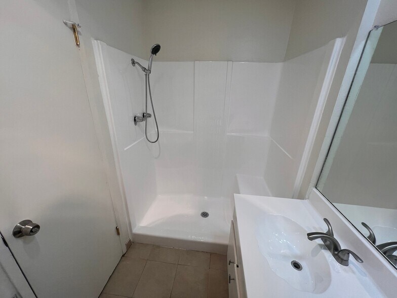 Building Photo - 4424 Woodman Ave