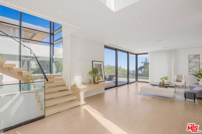 Building Photo - 9255 Swallow Dr