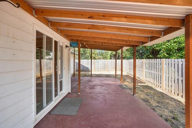 Building Photo - 1075 Mildred Ln SE