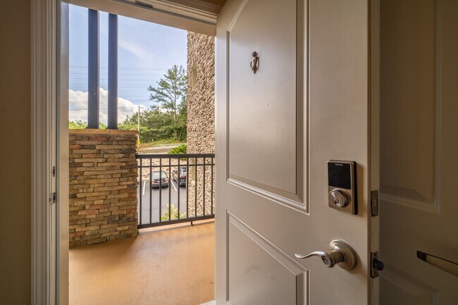 Building Photo - Lakefront Condo for Rent | 2 Bed, 2 Bath |...