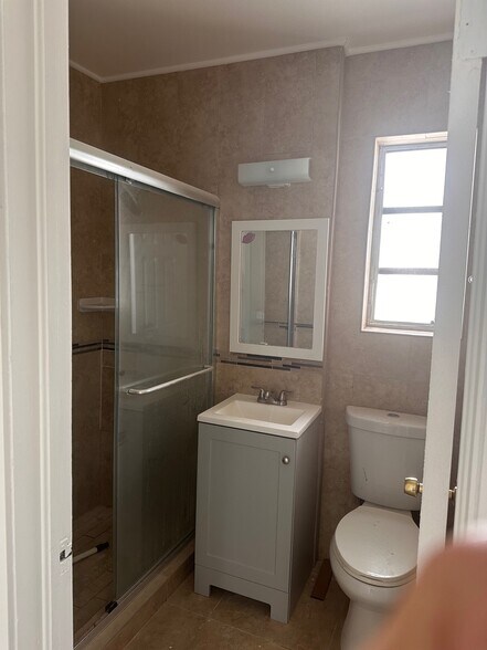 Building Photo - 121 NW 68th Ave