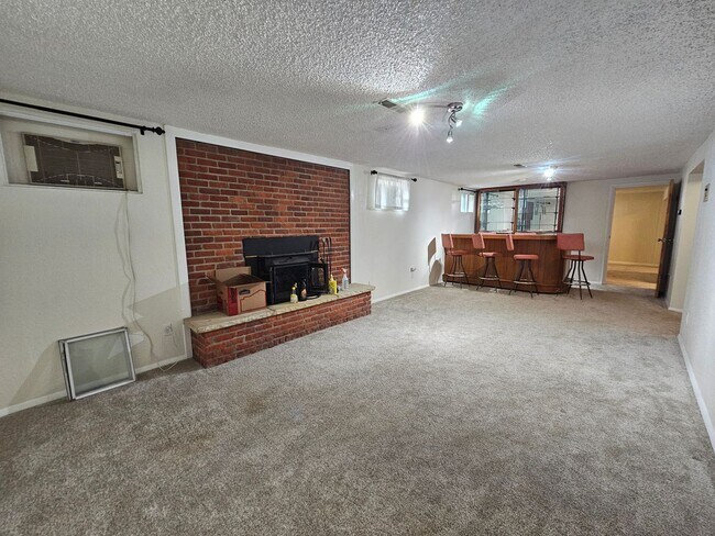 Building Photo - 4-Bedroom Home with In-Ground Pool, Solar ...