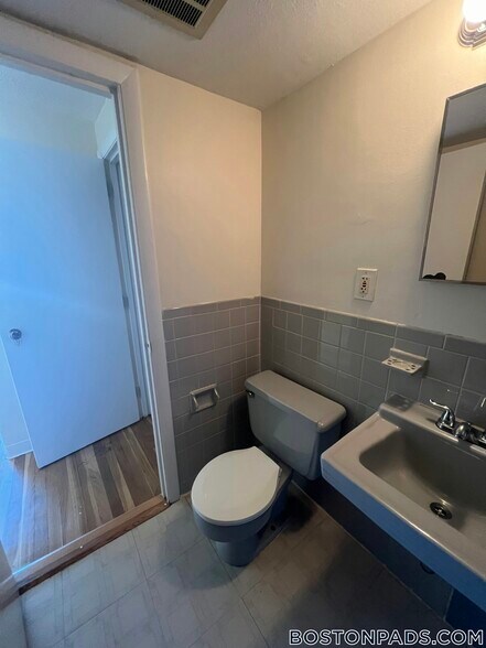 Building Photo - 20 Riverside St