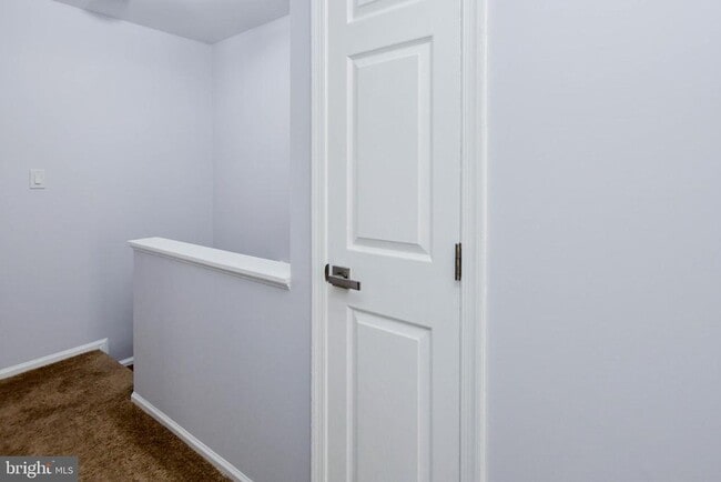 Building Photo - 915 Westlake Dr