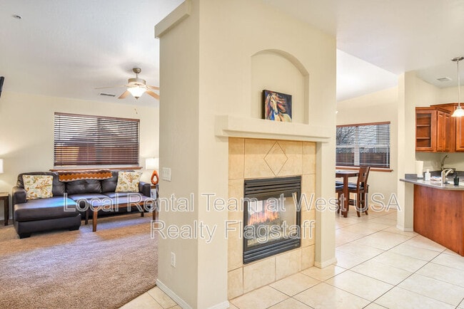 Building Photo - 3716 E Jacamar Dr