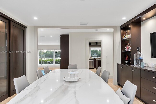 Building Photo - 415 Rovino Ave