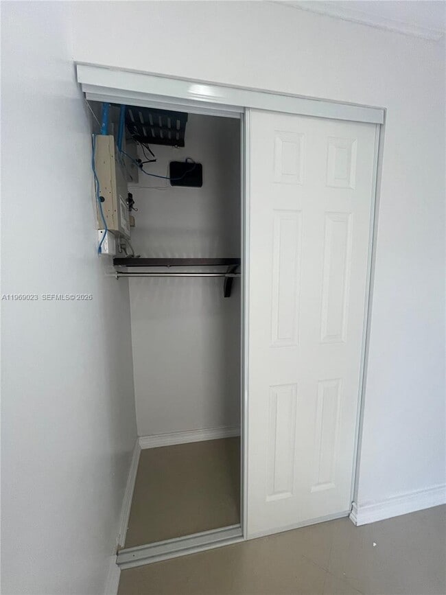 Building Photo - 4960 SW 119th Ave