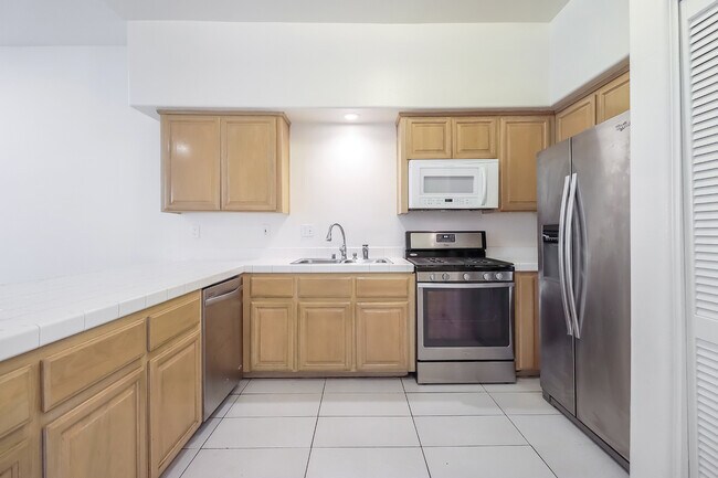 Building Photo - 11920 Goshen Ave