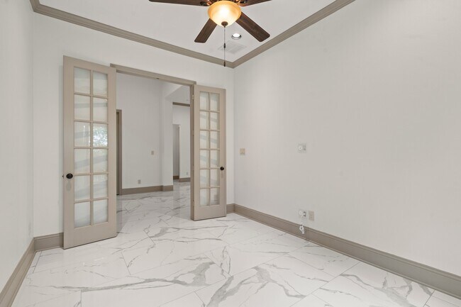 Building Photo - 5327 Metzger Ct