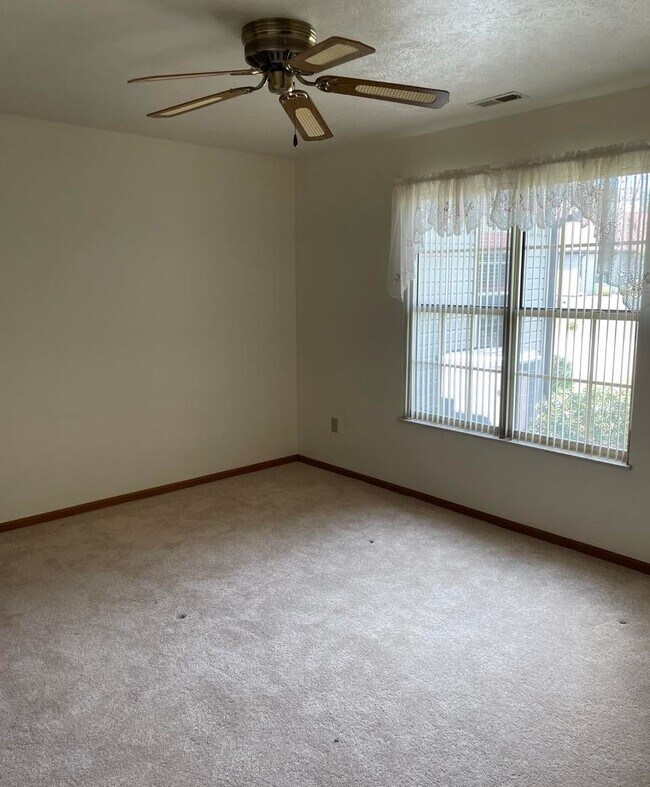 Building Photo - 69 Ashford Dr