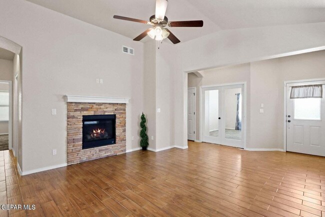 Building Photo - 7433 Dewberry Dr