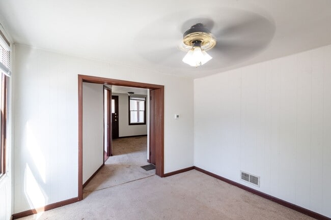 Building Photo - 602-604 9th St N