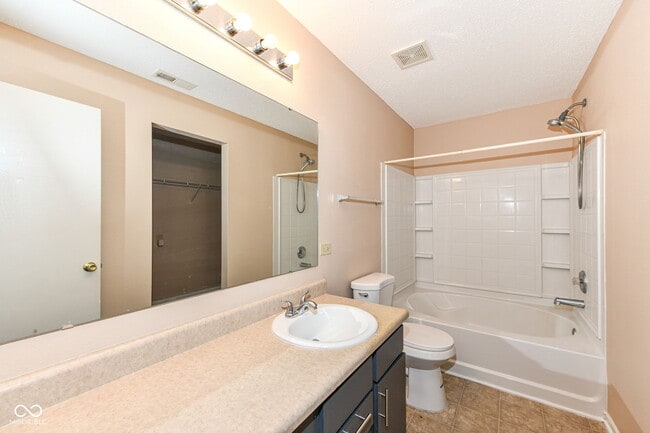 Building Photo - 1155 Redwood Dr