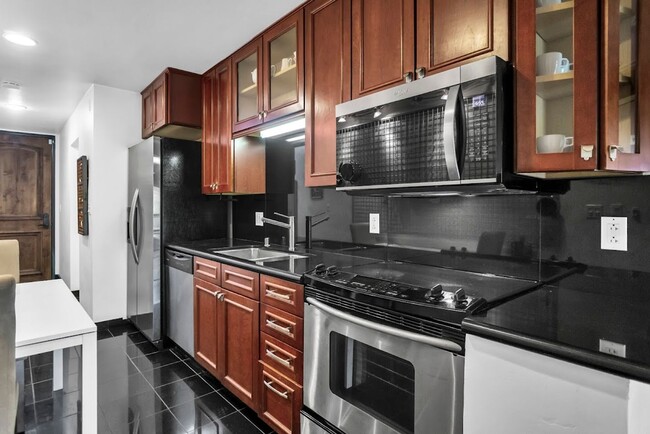 Building Photo - Gorgeous Studio in La Jolla Village! Avail...