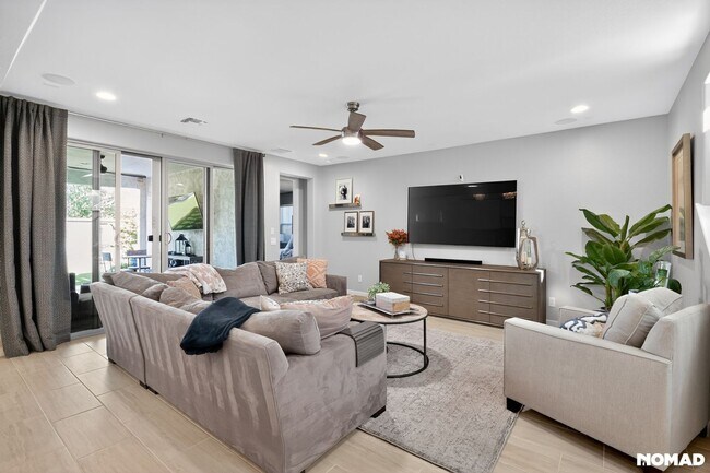 Building Photo - 4060 S Thistle Dr