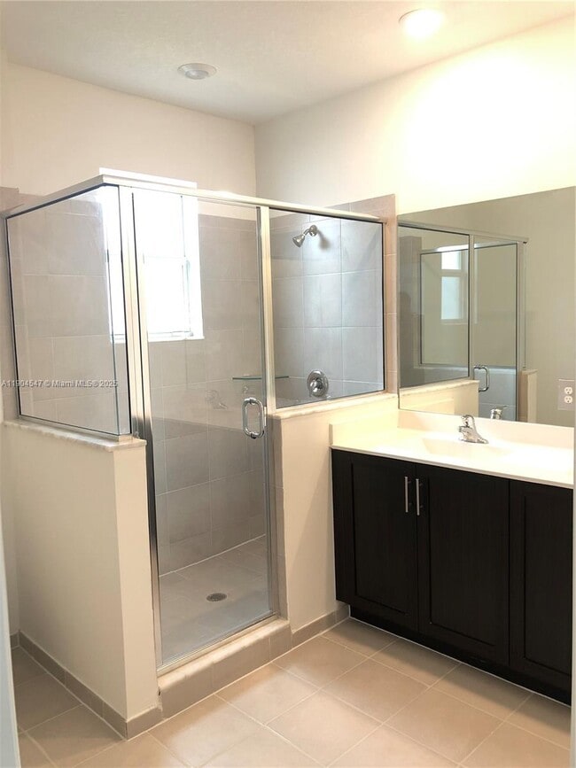 Building Photo - 2610 SE 13th St