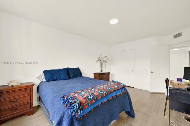 Building Photo - 8290 Lake Dr