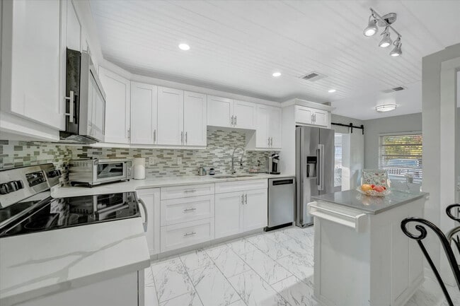 Building Photo - 4213 E Yukon St