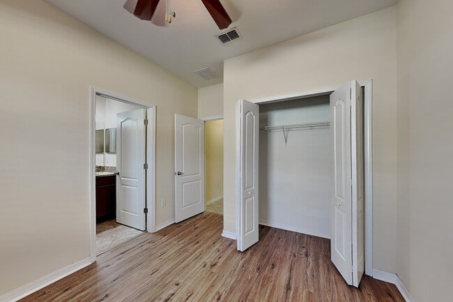 Building Photo - 11020 Whittney Chase Dr