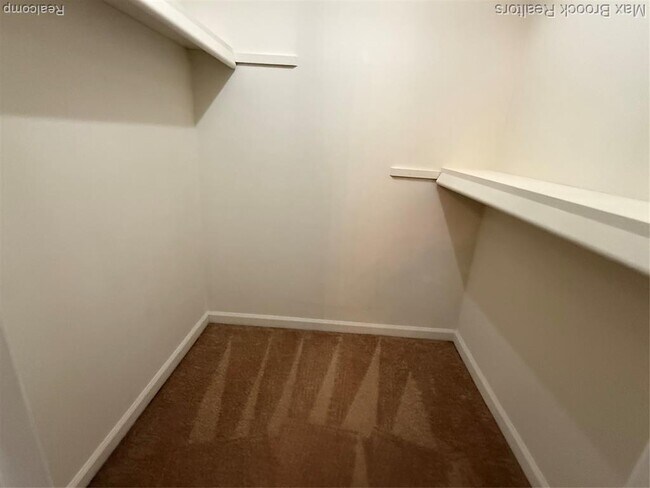 Building Photo - 6109 Orchard Lake Rd