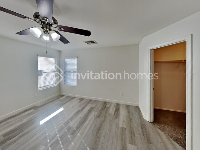 Building Photo - 4121 W Irwin Ave