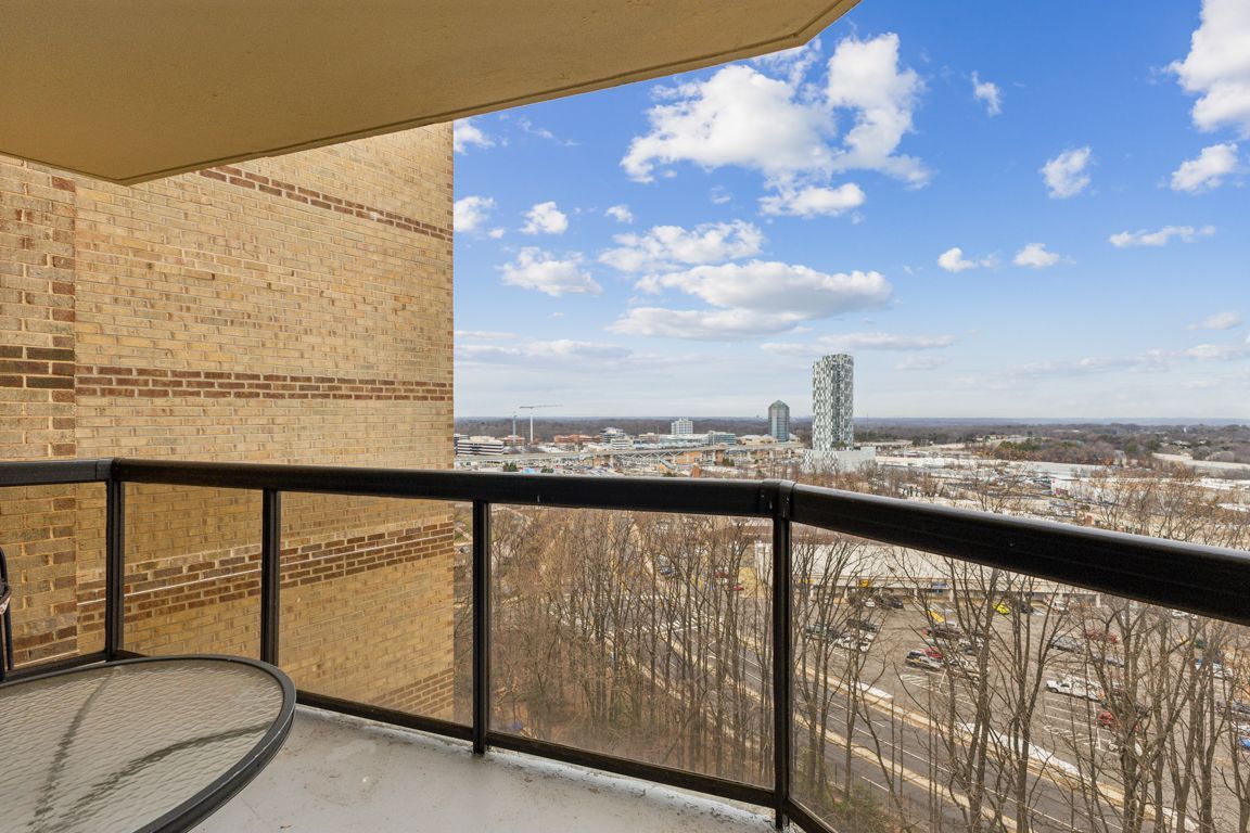 Building Photo - 8370 Greensboro Dr