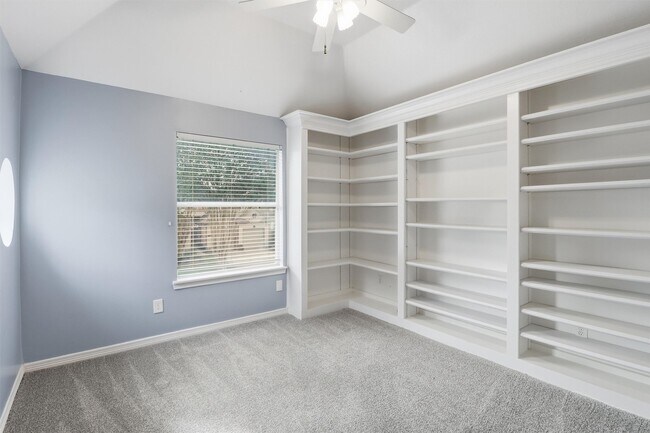 Building Photo - 201 Las Brisas St