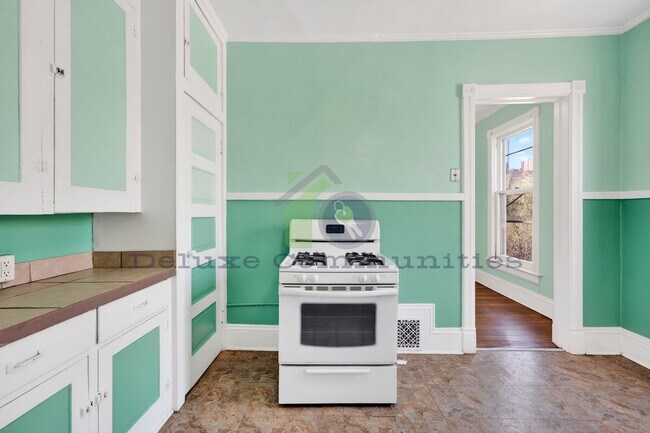 Building Photo - 410 Eastern Ave SE