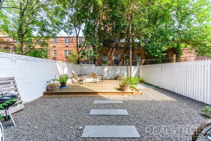 Building Photo - Stunning NEW 2 BED in Cobble Hill!