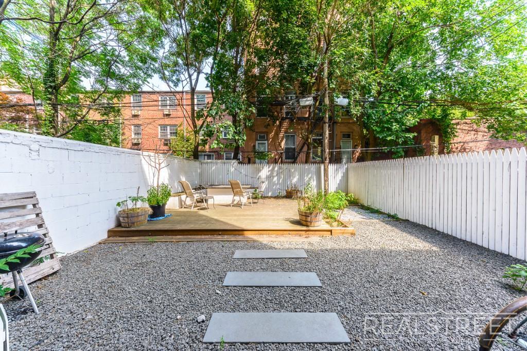 Building Photo - Stunning NEW 2 BED in Cobble Hill!